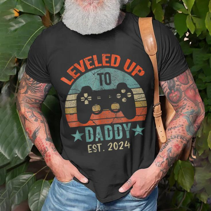 Leveled Up To Daddy 2024 Men Promoted Dad Est 2024 Unisex T-Shirt Gifts for Old Men