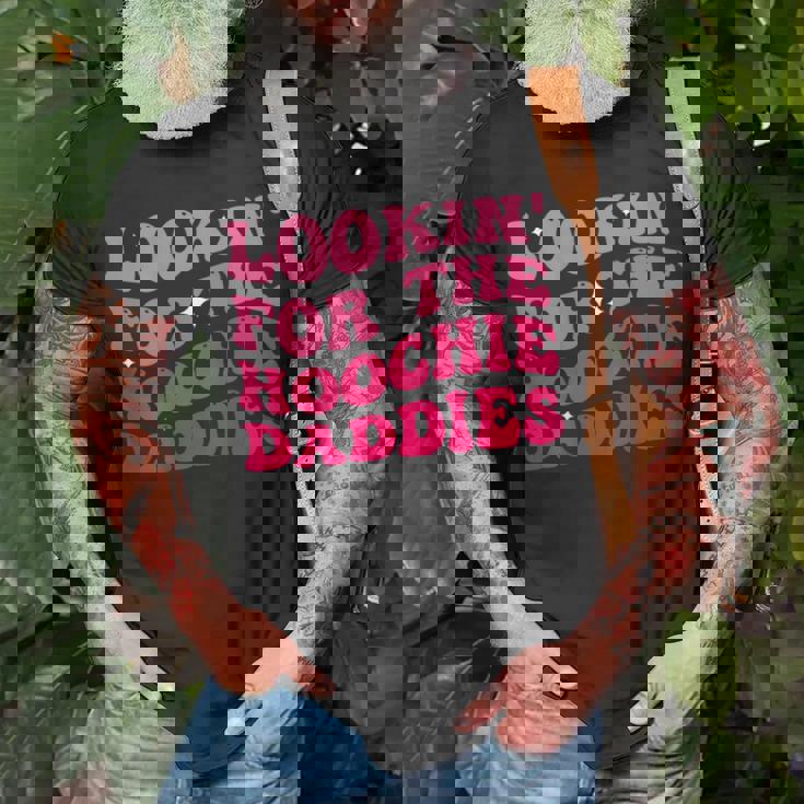 Lookin For The Hoochie Daddies On Back Unisex T-Shirt Gifts for Old Men Lookin For The Hoochie Daddies On Back Unisex T-Shirt Gifts for Old Men