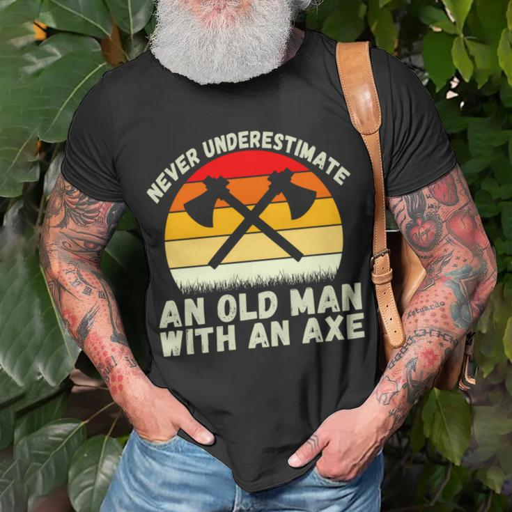 Never Underestimate An Old Man With An Axe Throwing Unisex T-Shirt Gifts for Old Men