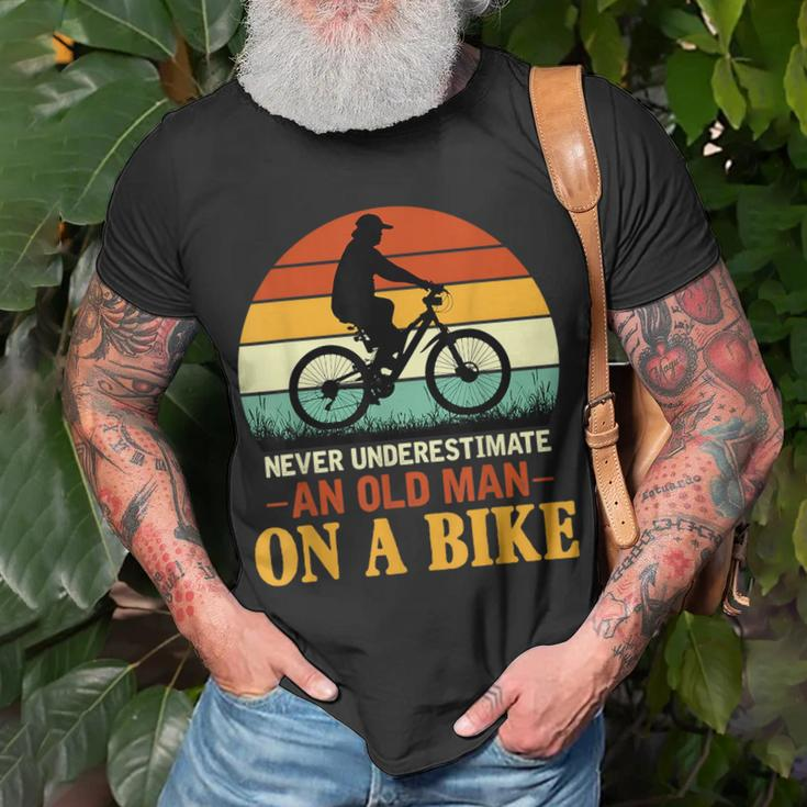 Never Underestimate Funny Quote An Old Man On A Bicycle Retr Unisex T-Shirt Gifts for Old Men