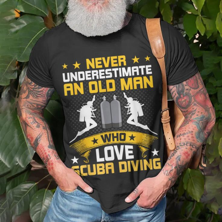 Never Underestimate Old Man Love Scuba Diving T-Shirt Gifts for Old Men
