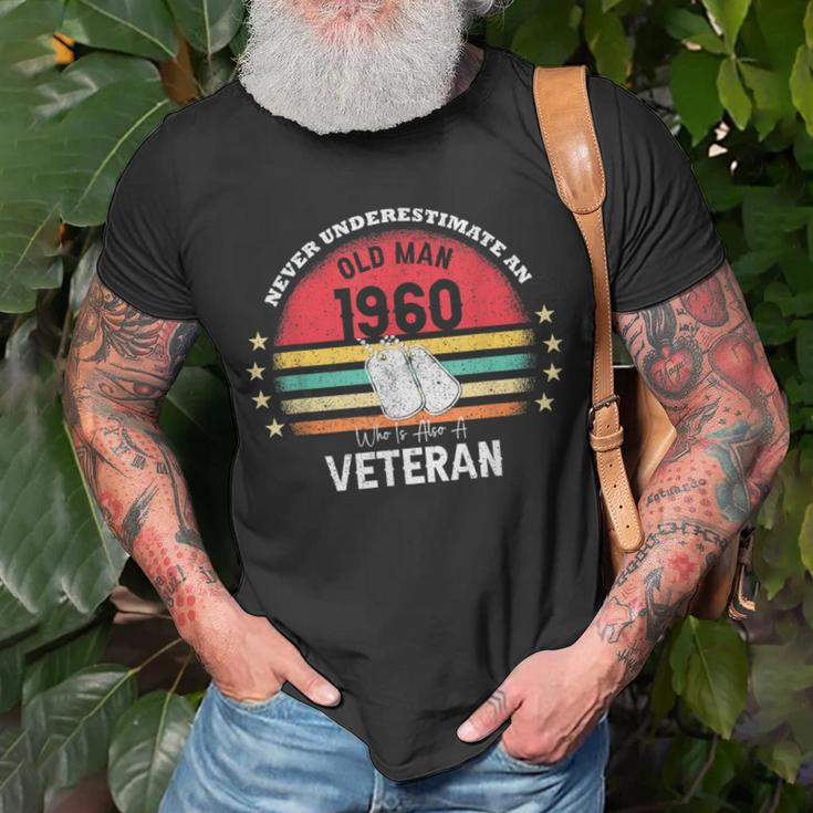 Never Underestimate An Old Man Veteran 1960 Birthday Vintage T-Shirt Gifts for Old Men