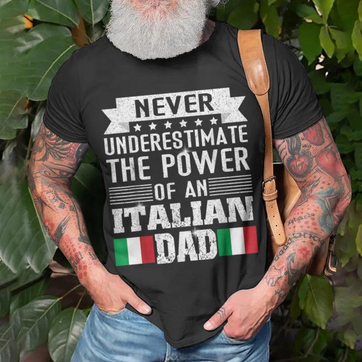 Never Underestimate The Power Of An Italian Dad Father T-Shirt Gifts for Old Men