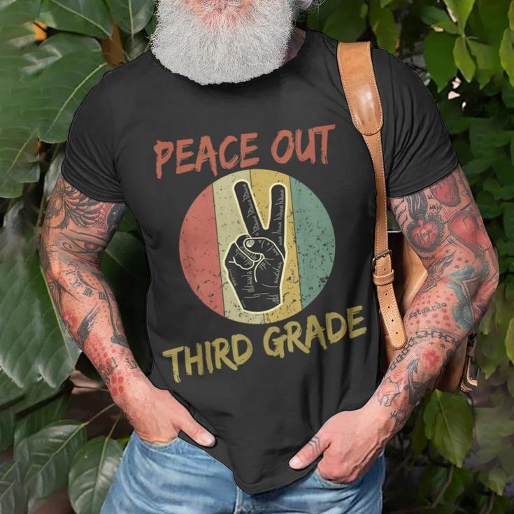 Vintage Graduate Third Grade 2022 Peace Out 3Rd Grade Unisex T-Shirt Gifts for Old Men