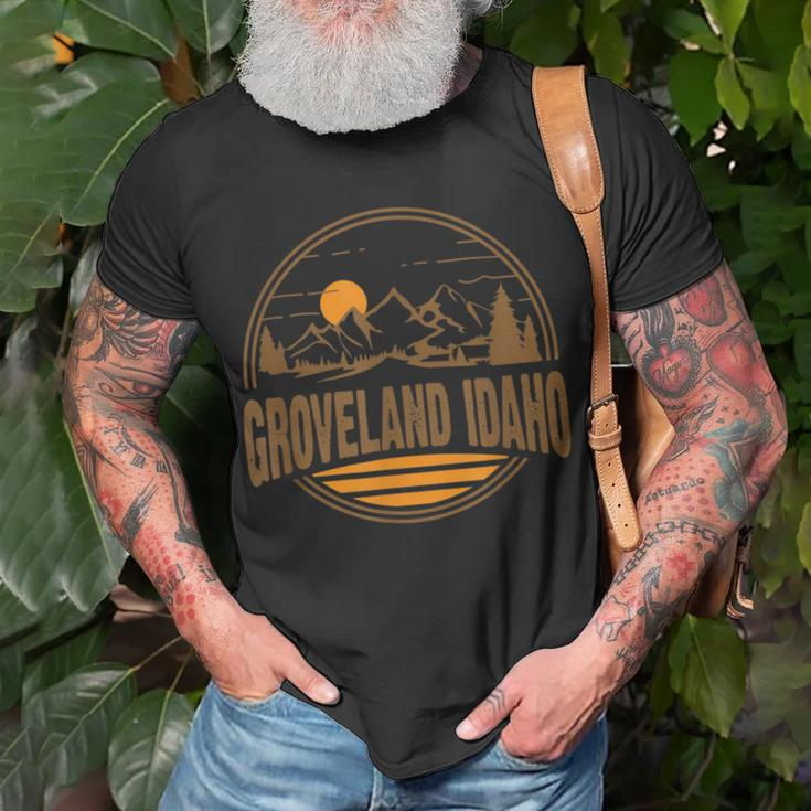 Vintage Groveland Idaho Mountain Hiking Souvenir Print T-Shirt Gifts for Old Men
