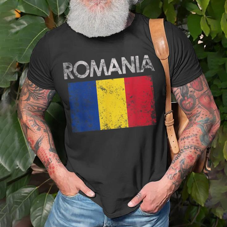 Vintage Romania Romanian Flag Pride Gift Pride Month Funny Designs Funny Gifts Unisex T-Shirt Gifts for Old Men