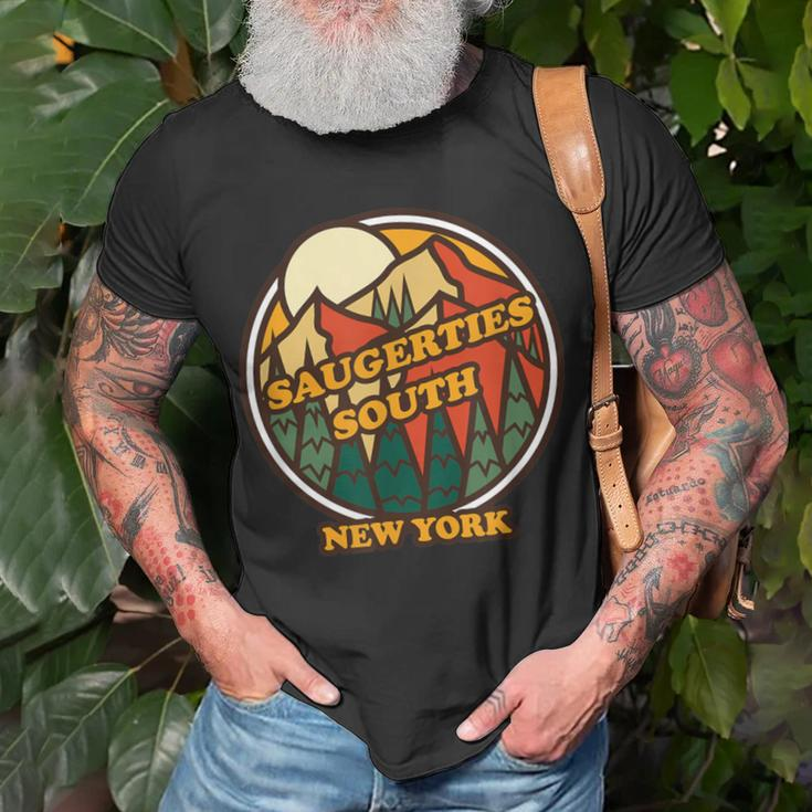 Vintage Saugerties South New York Mountain Souvenir Print T-Shirt Gifts for Old Men