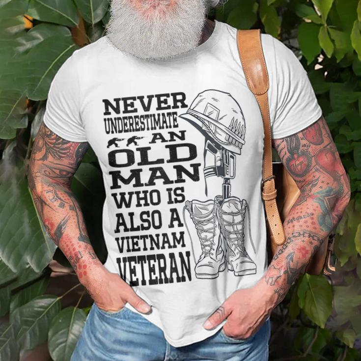 Never Underestimate An Old Man Vietnam Veteran Patriotic Dad Unisex T-Shirt Gifts for Old Men