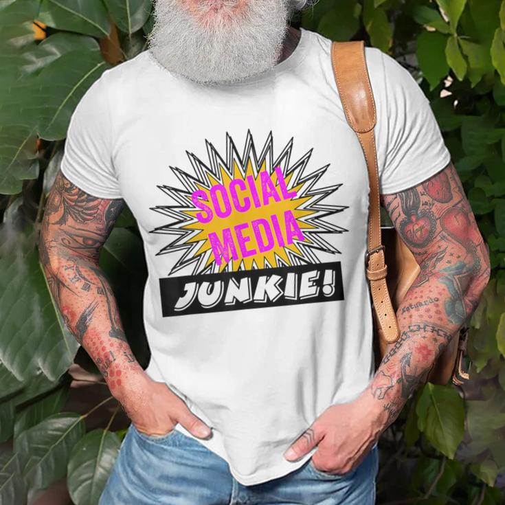 Social Media Junkie Hilarious T-Shirt Gifts for Old Men