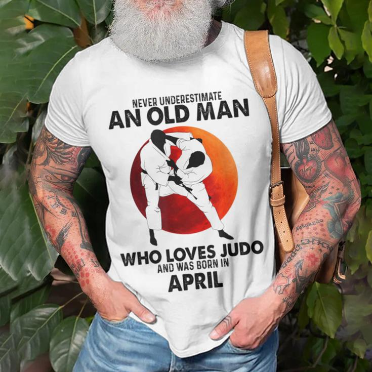 Never Underestimate An Old April Man Who Loves Judo T-Shirt Gifts for Old Men
