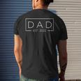 Fathers Day Dad Est 2022 Expect Baby Men New Dad Men's Back Print T-shirt Gifts for Him