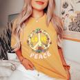 Retro 60S & 70S Floral Hippie Daisy Peace Sign Love Peace Women's Oversized Comfort T-shirt Mustard