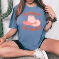In Dolly We Trust Pink Hat Cowgirl Western 90S Music Women's Oversized Comfort T-shirt Blue Jean