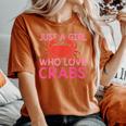 Girls-Love-Crab Eating-Macaque Crab-Crawfish-Lover Women's Oversized Comfort T-Shirt Yam