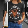 Never Underestimate An Old Man Who Plays Darts Unisex T-Shirt Gifts for Her
