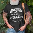 This Is What An Awesome Dad Looks Like Fathers Day Gift For Mens Unisex T-Shirt Gifts for Old Men