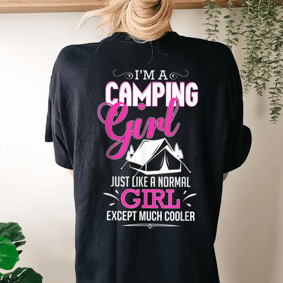 【raiプロフ必読 】Tシャツ「CAMPING GIRL TEE」 Im A Camping Girl Cool Pink Tent Camper Women's Oversized Comfort