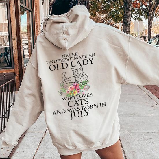 Vintage Never Underestimate Old Lady Who Loves Cats Women Oversized Hoodie Back Print Mazezy UK